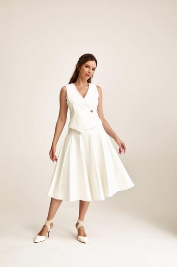 تنورة ميدي مزينة بكسرات