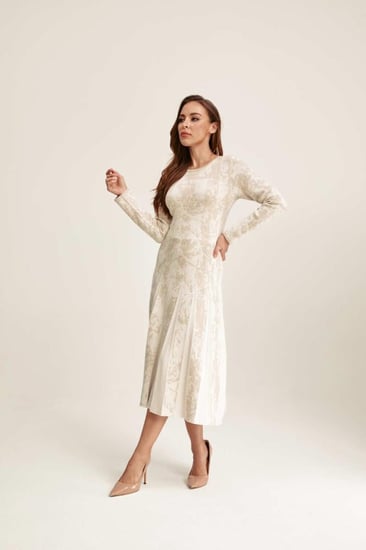 فستان محبوك مزين بنقوش