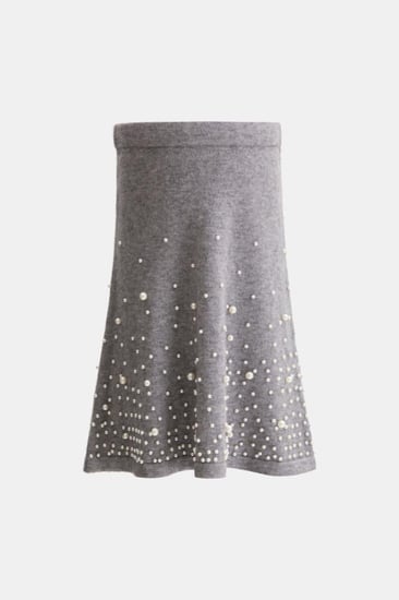 تنورة محبوكة