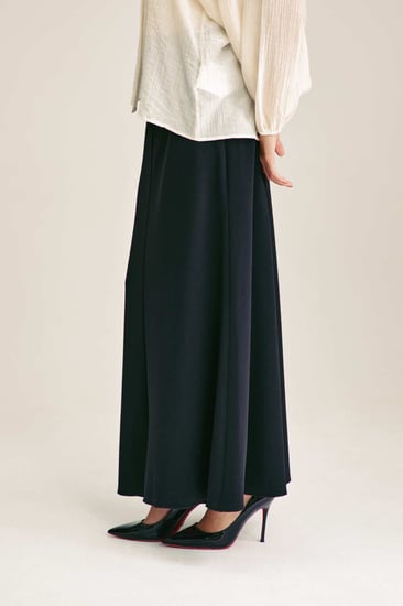 تنورة ماكسي بقصة واسعة