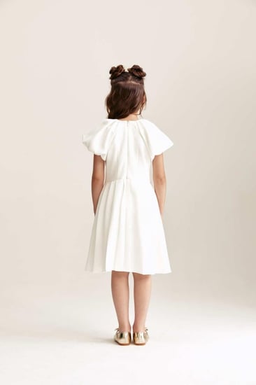 فستان بأكمام قصيرة منفوخة