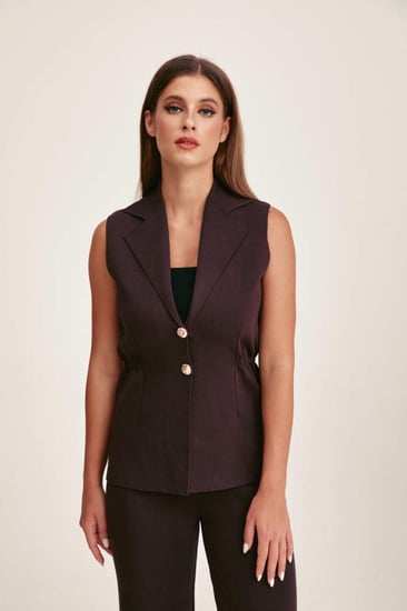 جاكيت محبوك بلاأكمام