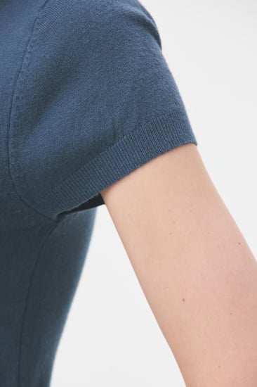 بلوزة بيسك بأكمام قصيرة