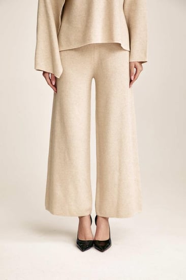 بنطلون سادة بأرجل واسعة