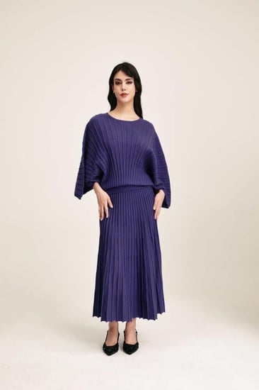 تنورة محبوكة بخصر مطاطي