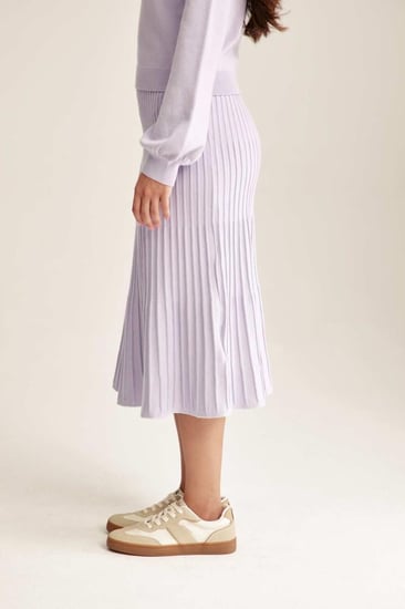 تنورة محبوكة بخصر مطاطي