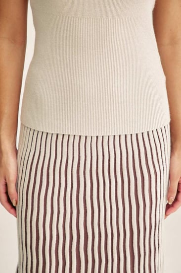 بلوزة أساسية بلا أكمام