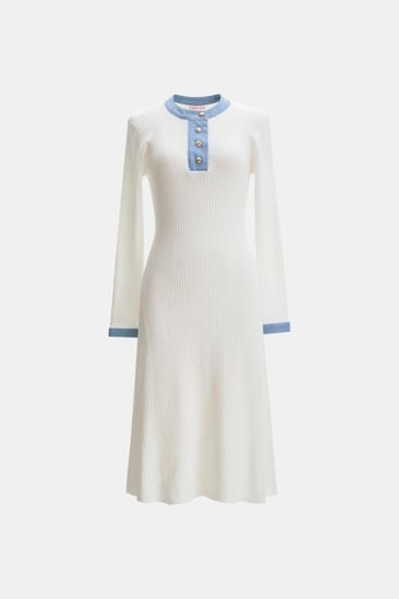 فستان محبوك مزين بأزرار