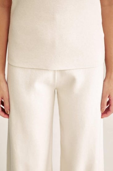 بلوزة محبوكة بلا أكمام