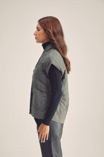 جاكيت مُبطن بأكمام قصيرة