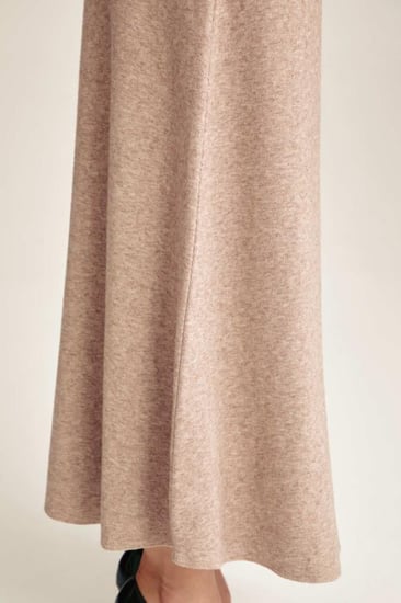 تنورة واسعة بخصر مطاطي