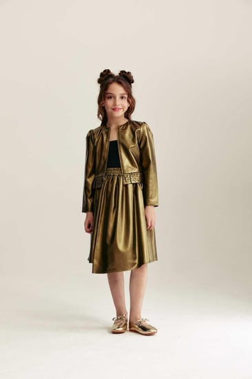 جاكيت لامع بحواف كشكش