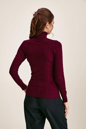 بلوزة اساسية بياقة عالية