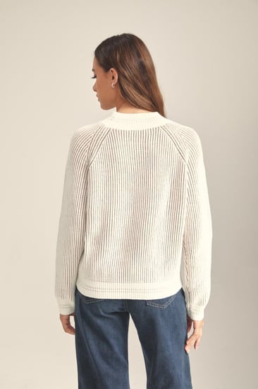 كنزة بتفاصيل لامعة