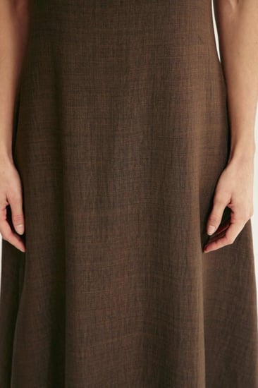 فستان بحمالات بقصة كلوش