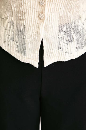 بلوزة دانتيل