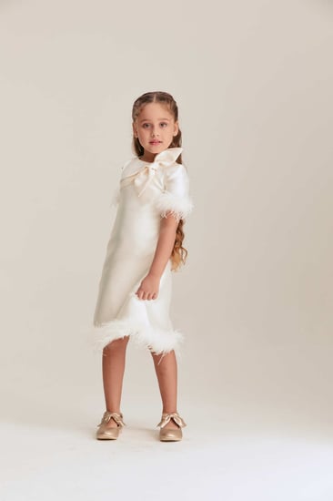 فستان مزين بالريش