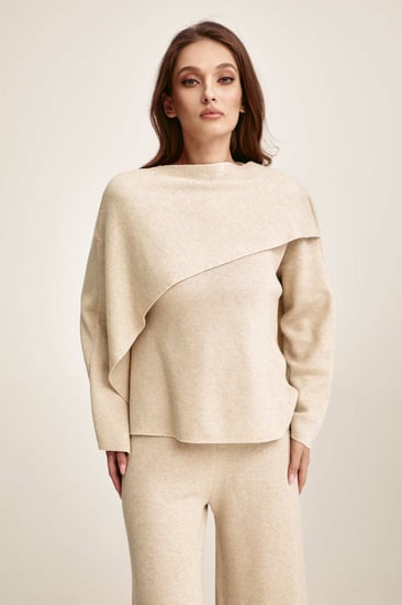 بلوزة محبوكة بشال