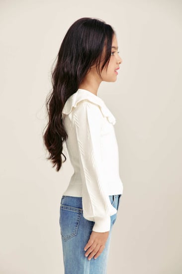 بلوزة محبوكة بياقة كشكش