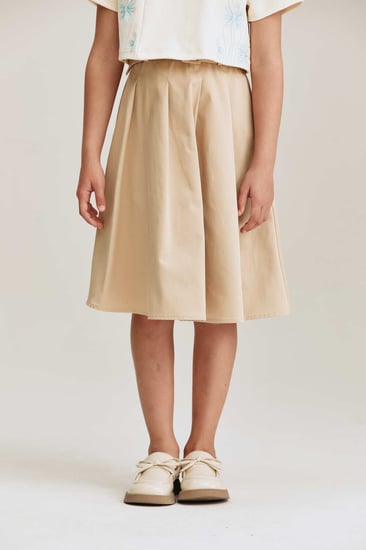 تنورة سادة بحزام