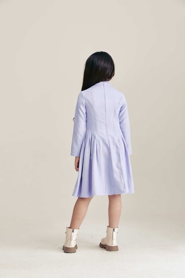 فستان بكسرات جانبية