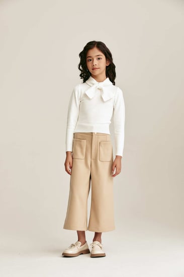 بلوزة محبوكة بياقة بربطة