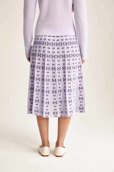 تنورة بنقوش هندسية