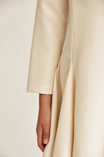 فستان مزين بفيونكات