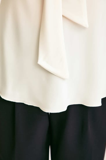 بلوزة بياقة بربطة