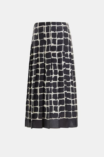 تنورة مطبعة بكسرات