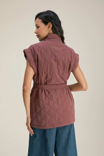 جاكيت مبطن بأكمام قصيرة