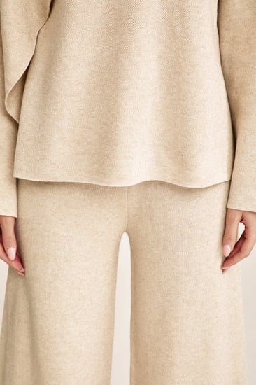 بلوزة محبوكة بشال