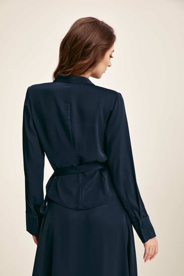 بلوزة لف برباط جانبي