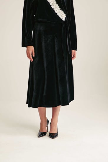 تنورة مخمل بقصة كلوش