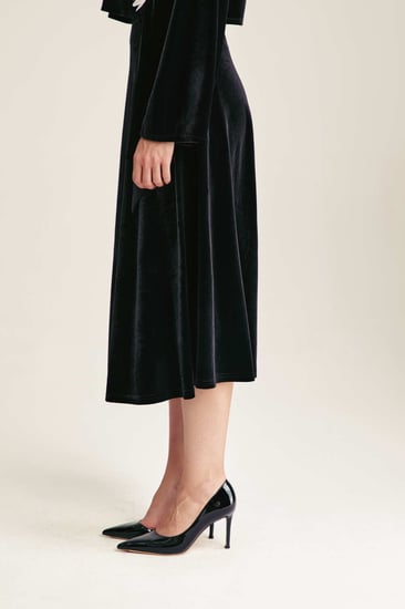 تنورة مخمل بقصة كلوش