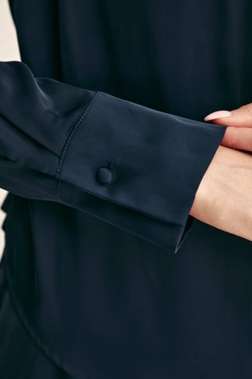 بلوزة لف برباط جانبي