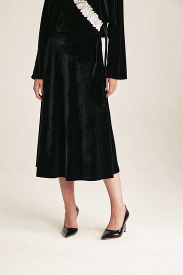 تنورة مخمل بقصة كلوش