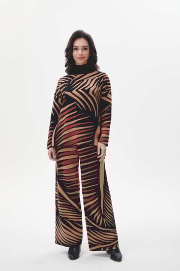 بلوزة محبوكة بنقشة زيبرا