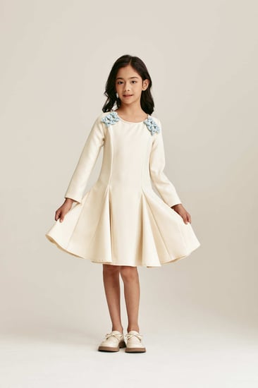 فستان مزين بفيونكات