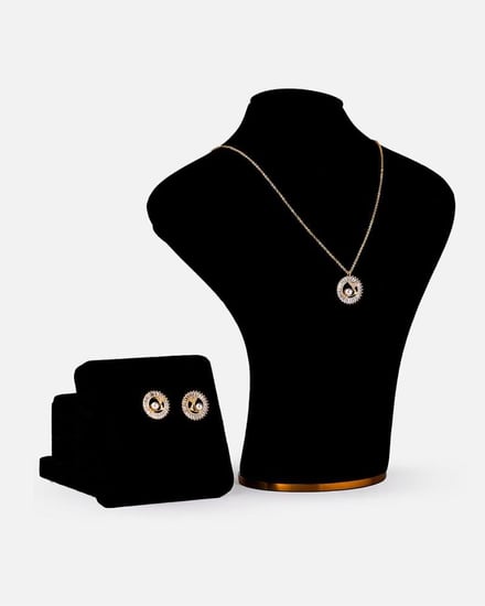  طقم نسائي بتصميم جذاب بلون ذهبي