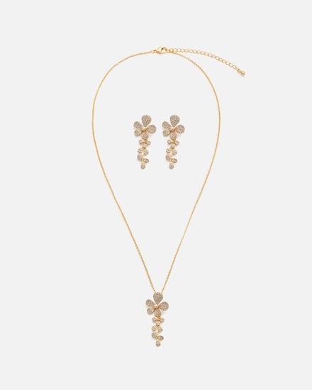 ‎ طقم نسائي أنيق بلون ذهبي