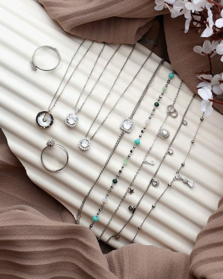  ١٠ قطع اكسسوارات أنيقة بلون فضي