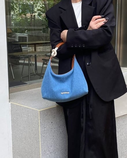 ‎ شنطة نسائية من القماش بلون أزرق