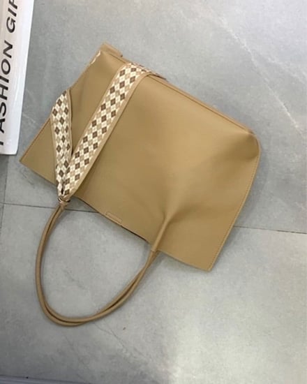  شنطة نسائية كلاسيك بلون بني