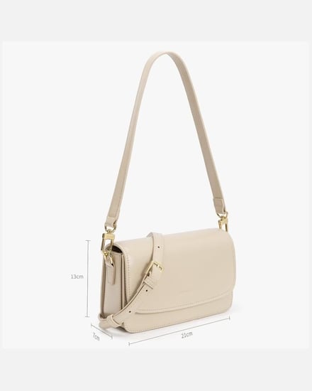  شنطة نسائية الفي اند كو باللون الأبيض