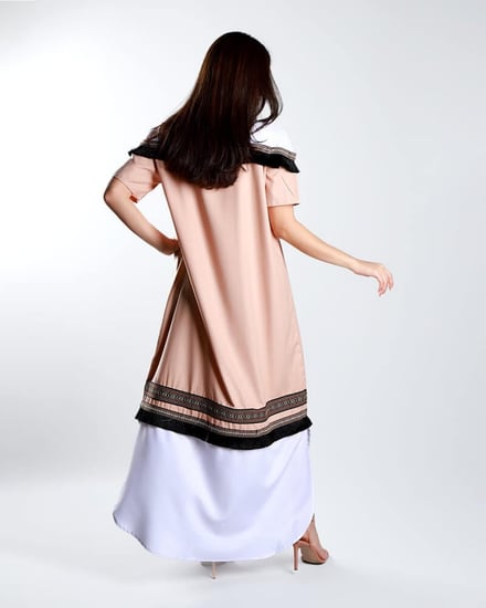 جلابية الفي نسائيه باللونين الأبيض والوردي