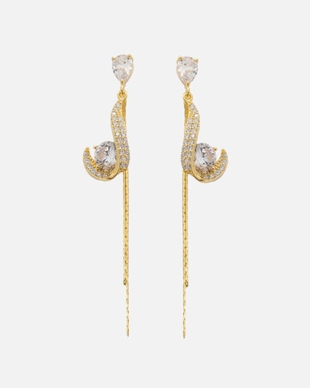  حلق بتصميم ملفت بلون ذهبي