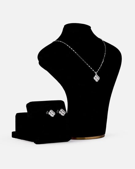  طقم نسائي من حلق وسلسال بلون فضي