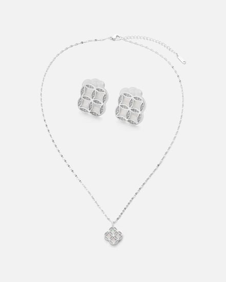  طقم نسائي من حلق وسلسال بلون فضي