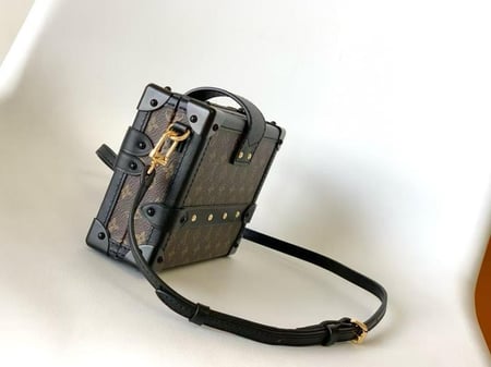 شنطة Petite Malle